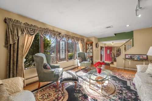 33 Lorijean Ln, Elwood NY  11731-4118 exterior