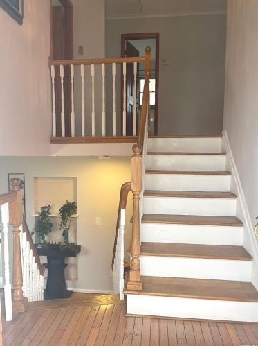 21 Dave Ln, South Setauket, NY 11720-1006