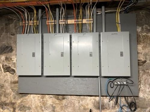 29 Lexington Ave, Waterbury CT  06710-1435 exterior