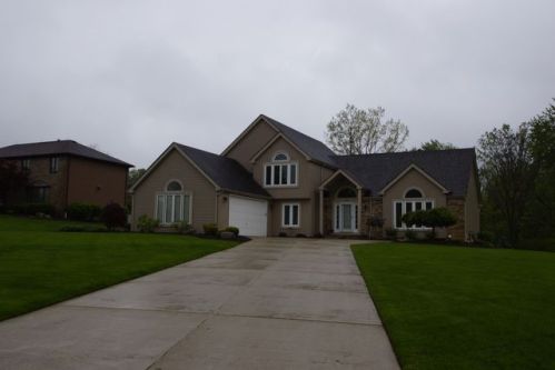 236 Valley Brook Blvd, Hinckley, OH 44233-9686