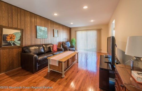 37 Sudbury Rd, Morganville, NJ 07751-1339