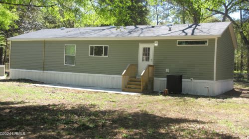 1614 Columbia Dr, Beaufort SC 29906-9725 exterior