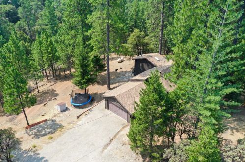 16463 Pine Knoll Rd, Grass Valley CA  95945-8433 exterior