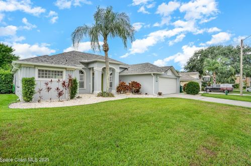 564 Lake Victoria Cir, Melbourne, FL 32940-1874