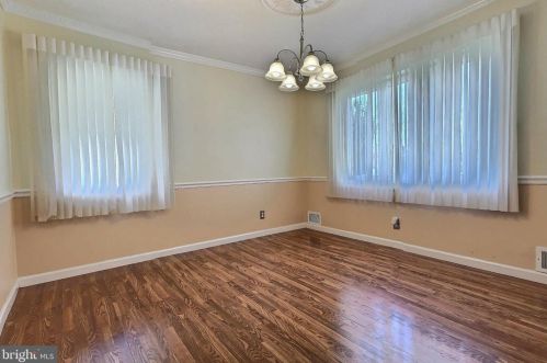 6 Birkshire Rd, Trenton, NJ 08619-3002