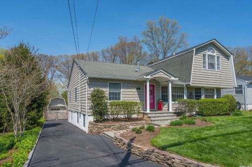 35 Soundview Ave, Elwood, NY 11731-1220