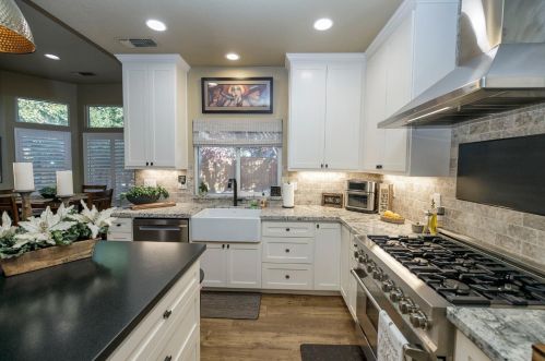 1955 Tuolumne Rd, Turlock CA  95382-8912 exterior