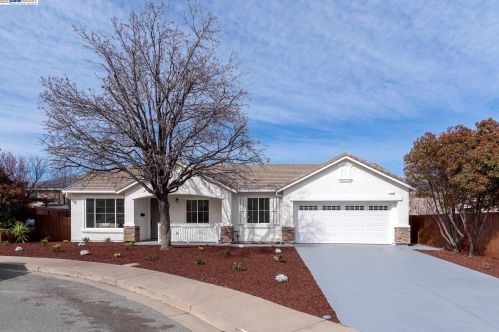 43 Diamondwood Ct, West Pittsburg, CA 94565-6468