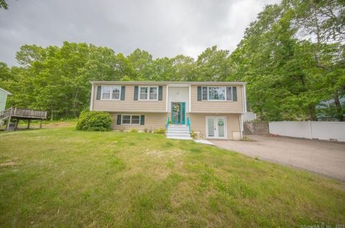 22 Devonshire Dr, Waterford CT  06385-1702 exterior