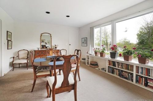 27 Green Hill Rd, North Haven CT  06473-2139 exterior