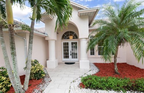 604 Dean Ter, Fort Pierce, FL 34984-6408