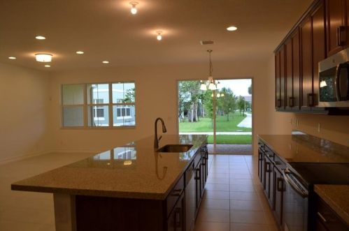 82 Palm Ln, West Palm Beach, FL 33411