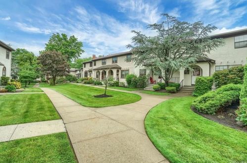 114 Somerset Dr, Airmont, NY 10901-6904