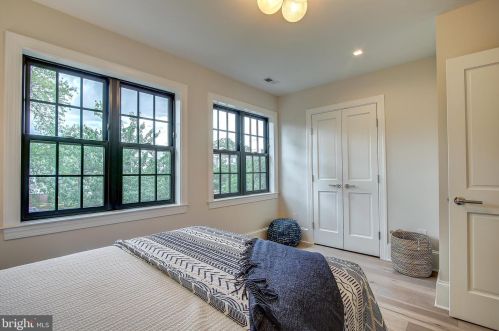 2440 Huidekoper Pl, Washington DC  20007-1826 exterior