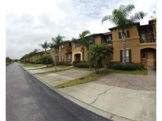 322 Calabria Ave, Davenport, FL 33897-6942