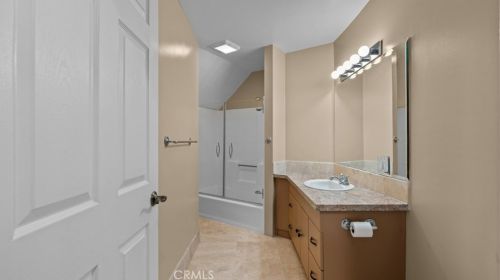 1942 Los Encinos Ave, Glendale CA  91208-2113 exterior