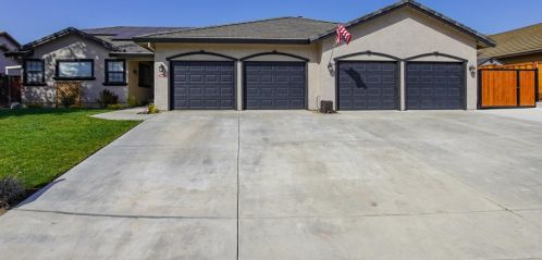 805 Oak Ridge Dr, Hollister, CA 95023-9154