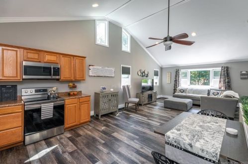 75 Candle Hill Rd, Danbury CT  06812-2412 exterior