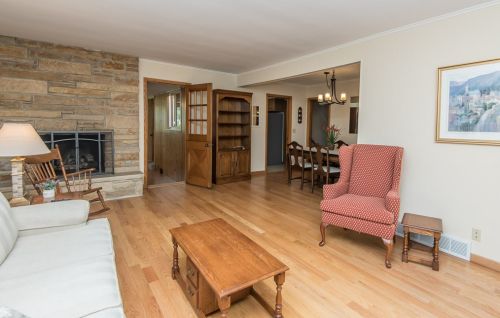 2834 Park Dr, Milwaukee, WI 53222-4039