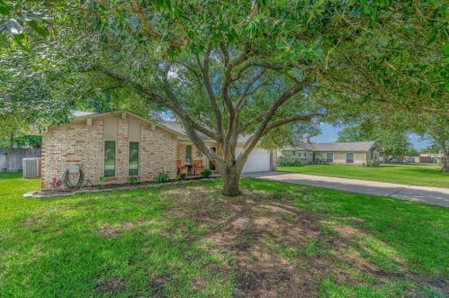 3515 Oak Hollow Dr, Bryan, TX 77802-4627