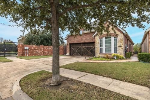 214 Bristol Ave, Euless, TX 76040-3206