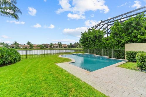8551 Lewis River Rd, Delray Beach, FL 33446-9599