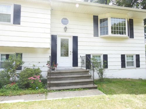 106 Kent Rd, New Hamburg, NY 12590-3318