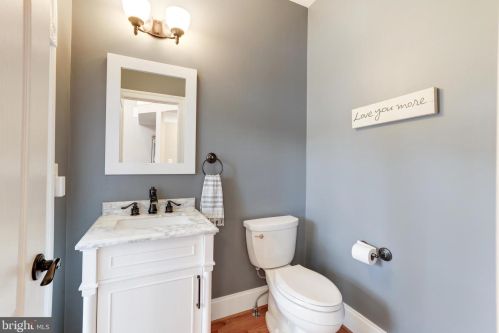 43331 Riverpoint Dr, Leesburg VA 20176-1296 exterior