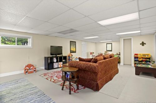 80 Chatfield Dr, Bridgeport CT exterior