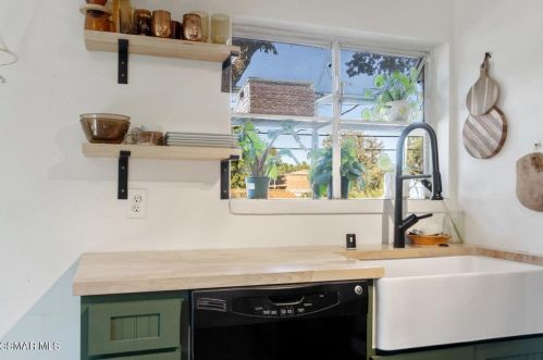 1268 Black Canyon Rd, Simi Valley CA 93063-4609 exterior