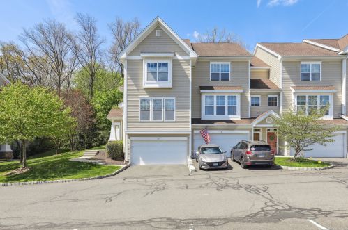20 Caldwell Ter, Danbury, CT 06810-5193