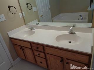 1629 Hawkcrest Ln, Winston Salem NC  27127-4867 exterior