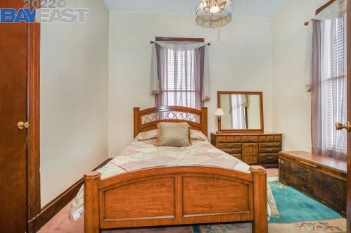 1231 Adeline St, Oakland CA 94607-2810 exterior