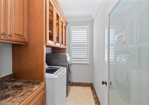 2321 Barn Swallow Ct, Elk Grove CA  95757-8140 exterior