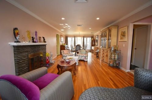 26 Elmwood Ter, Elmwood Park NJ  07407-1729 exterior