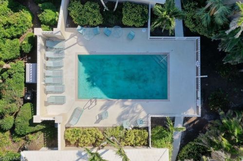 5669 Baltusrol Ct, Sanibel FL  33957-2226 exterior