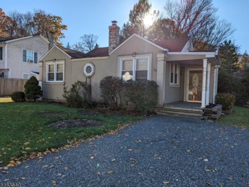 23 Cove Rd, Mount Arlington, NJ 07856-1004