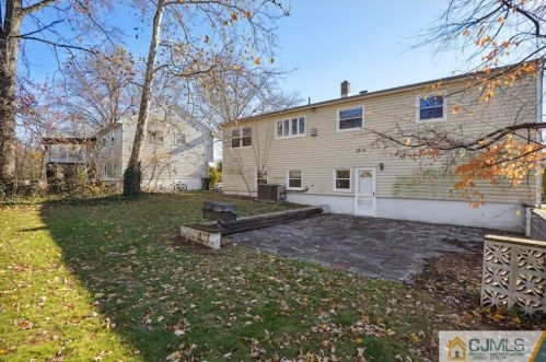 51 Jackson Ct, Perth Amboy NJ  08863-1304 exterior