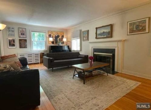 1130 Magnolia Rd, Teaneck NJ  07666-2744 exterior