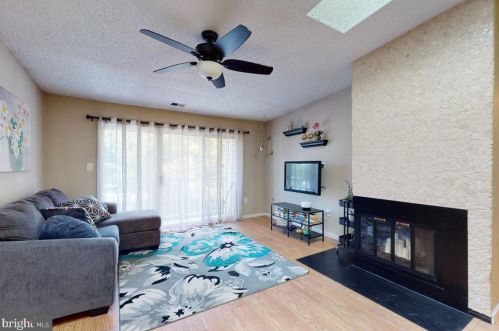 9 Willow Ct, Trenton, NJ 08619-4619