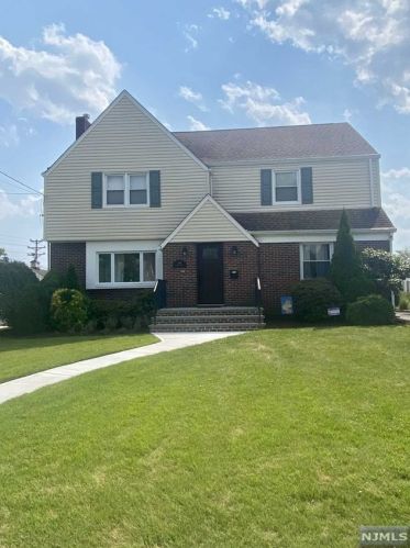498 Sussex Rd, Wood-Ridge, NJ 07075-1343