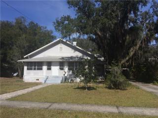 19 Magnolia St, Apopka, FL 32703-4124
