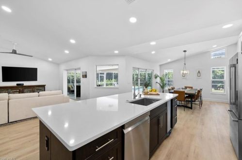 10461 Regent Cir, Naples FL  34109-1571 exterior