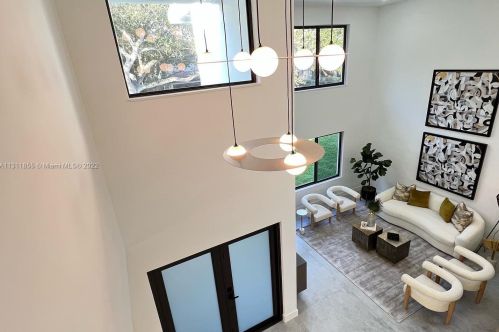 8300 166th Ter, Hialeah FL  33016-3444 exterior