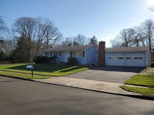 10 Oriole Ln, Milford, CT 06460-6715