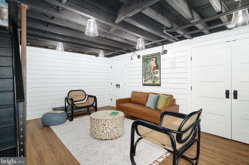 821 Fitzwater St, Philadelphia PA 19147-2836 exterior