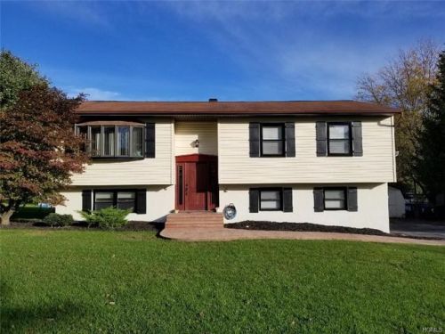 29 Hampshire Dr, Washingtonville, NY 10992-1268