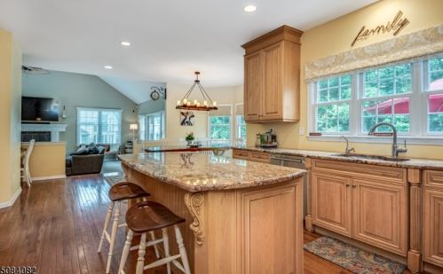 27 Kern Dr, Roxbury Township NJ  07836-9726 exterior