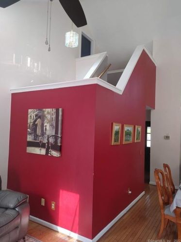 130 Elvree St, Manchester CT 06042-8240 exterior