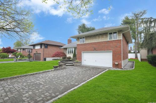 31 Carling Dr, New Hyde Park, NY 11040-3720